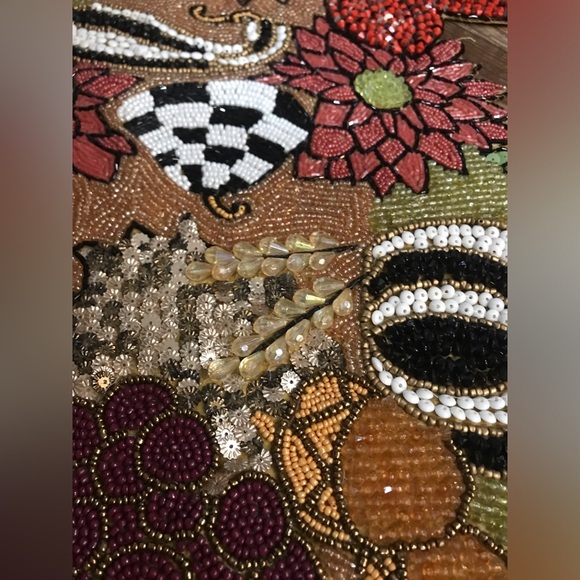 EUC Beaded Runner - Picture 3 of 3